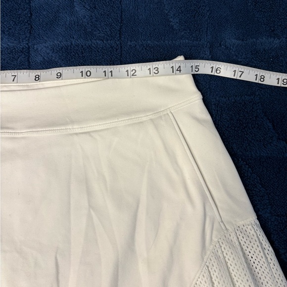 Under Armour Women White Golf Tucked Pleated Active Skort - Picture 7 of 10